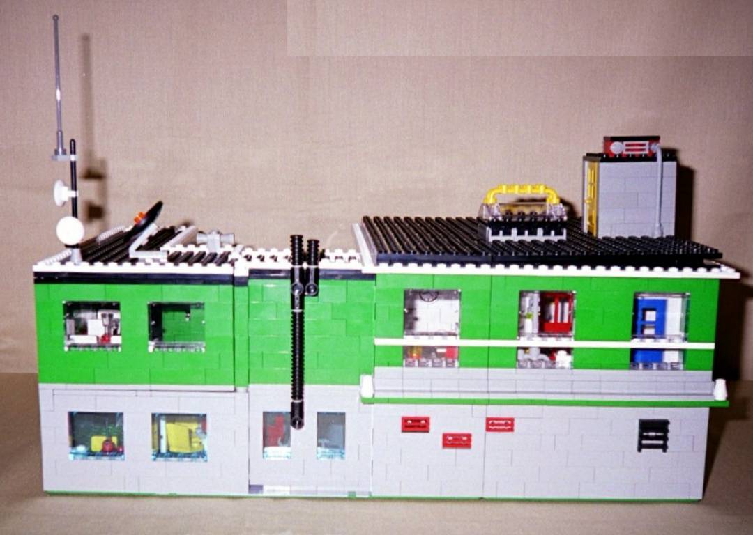 LEGO instructions for green and grey model Hospital by
