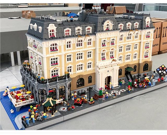 Hotel LEGO Moc Lions Gate Models